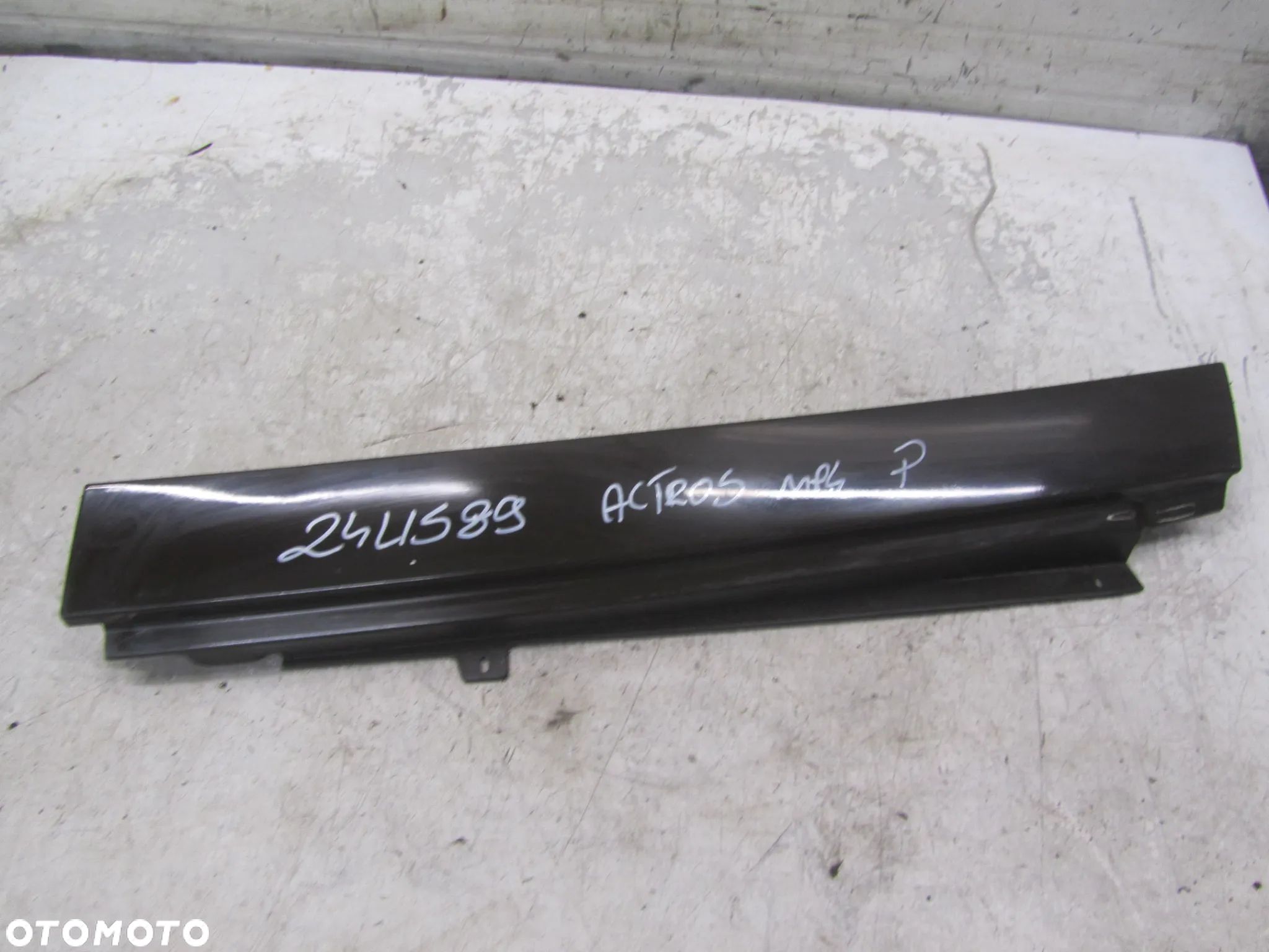 mercedes actros mp4 listwa drzwi prawa a9607510230 - 1