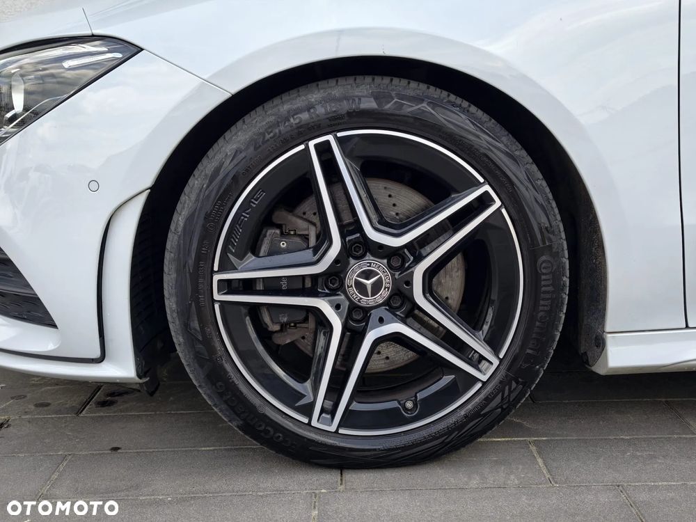 Mercedes-Benz CLA 220 7G-DCT - 4