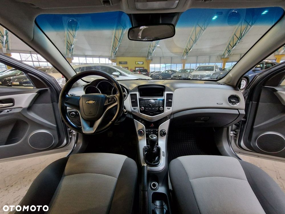 Chevrolet Cruze 1.6 LS - 19