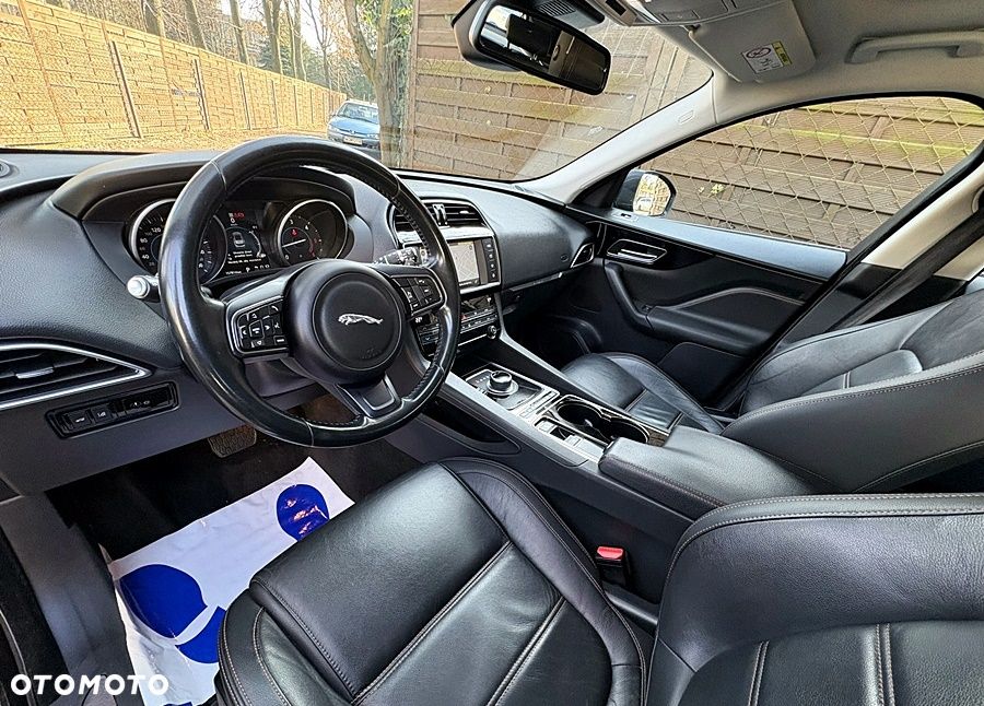 Jaguar F-Pace 20d AWD Prestige - 17