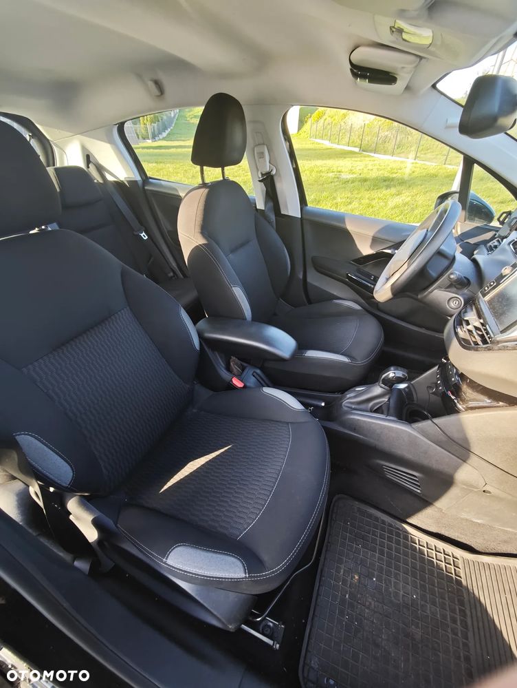 Peugeot 208 - 9