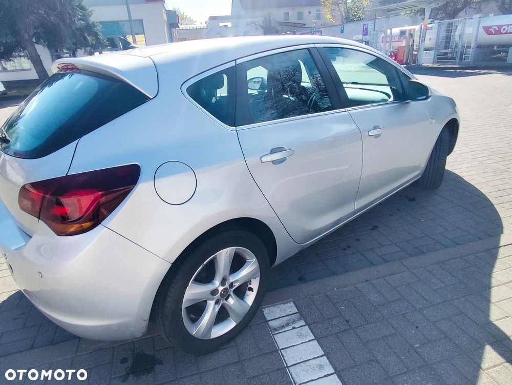 Opel Astra 1.6 Design Edition - 5