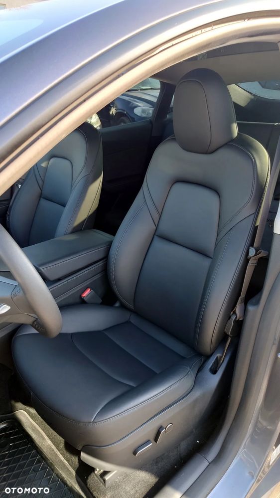 Tesla Model Y Long Range Dual Motor AWD - 10