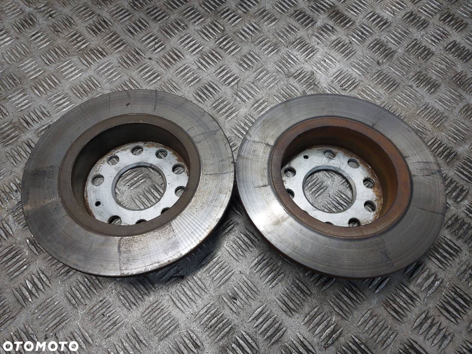TARCZE HAMULCOWE TYŁ + KLOCKI + ZACISKI VOLKSWAGEN GOLF V 1.9 TDI - 4