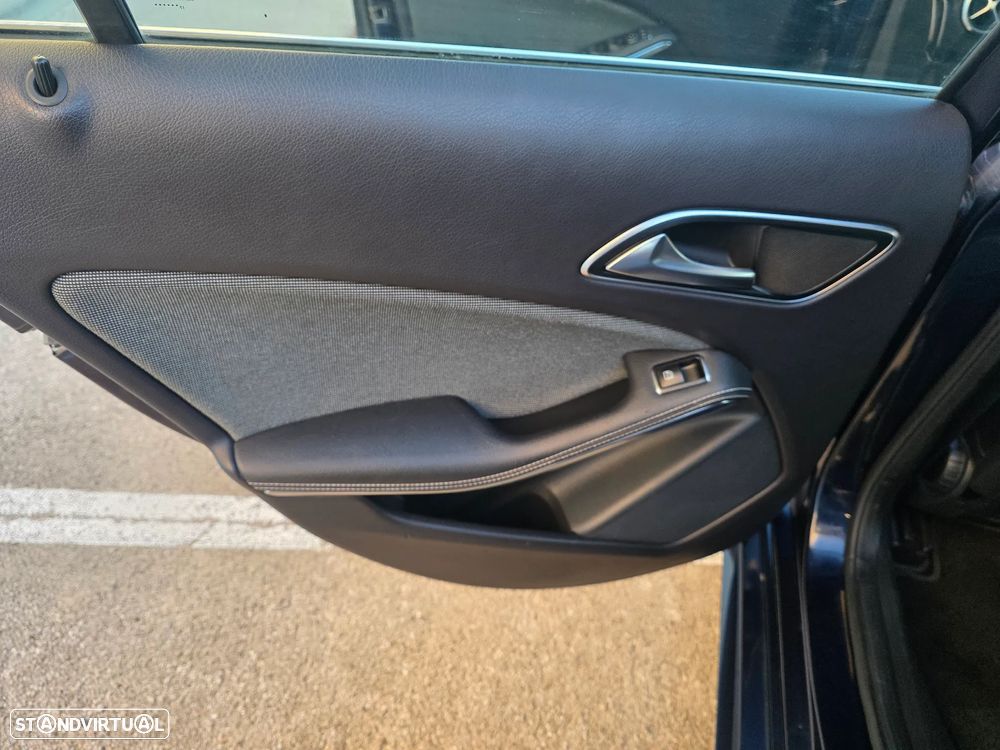 Mercedes-Benz A 180 d 7G-DCT AMG Line - 14