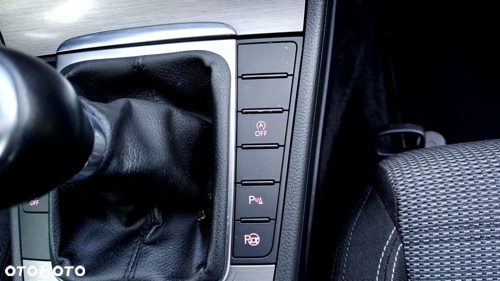 Volkswagen Passat 2.0 TDI Highline - 27