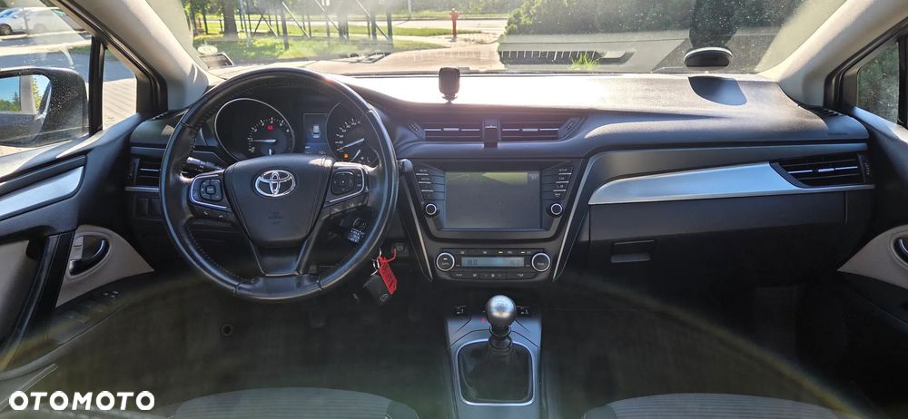 Toyota Avensis 1.8 Premium - 14