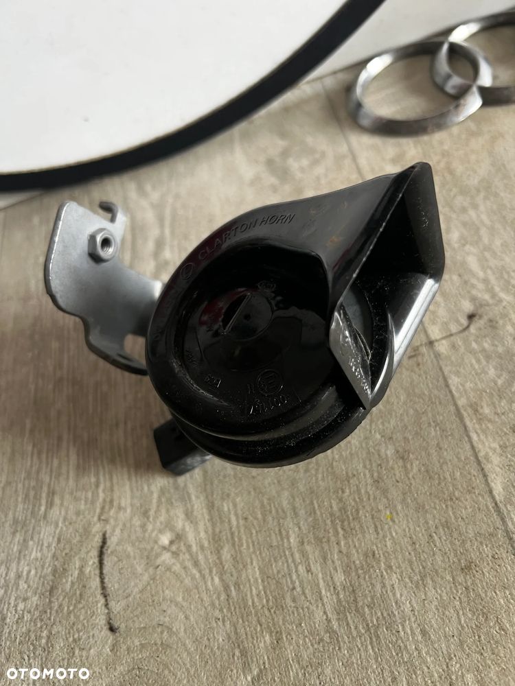 KLAKSON LEWY SYGNAŁ DŹWIĘKOWY UCHWYT AUDI A3 8Y 2K5951221A 8Y0951209 - 2