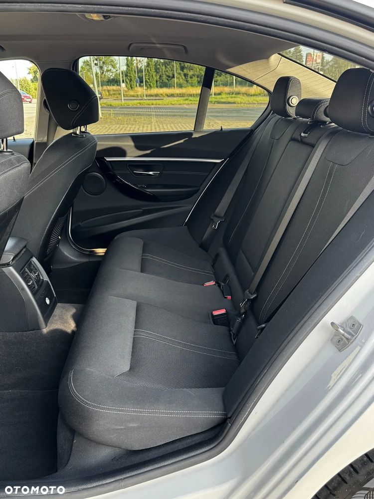 BMW Seria 3 318i Sport Line - 20