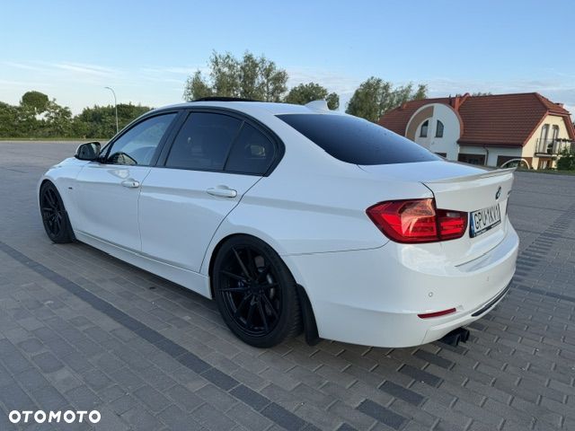 BMW Seria 3 328i Sport Line - 3