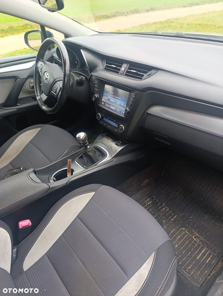 Toyota Avensis 2.0 D-4D Prestige - 6