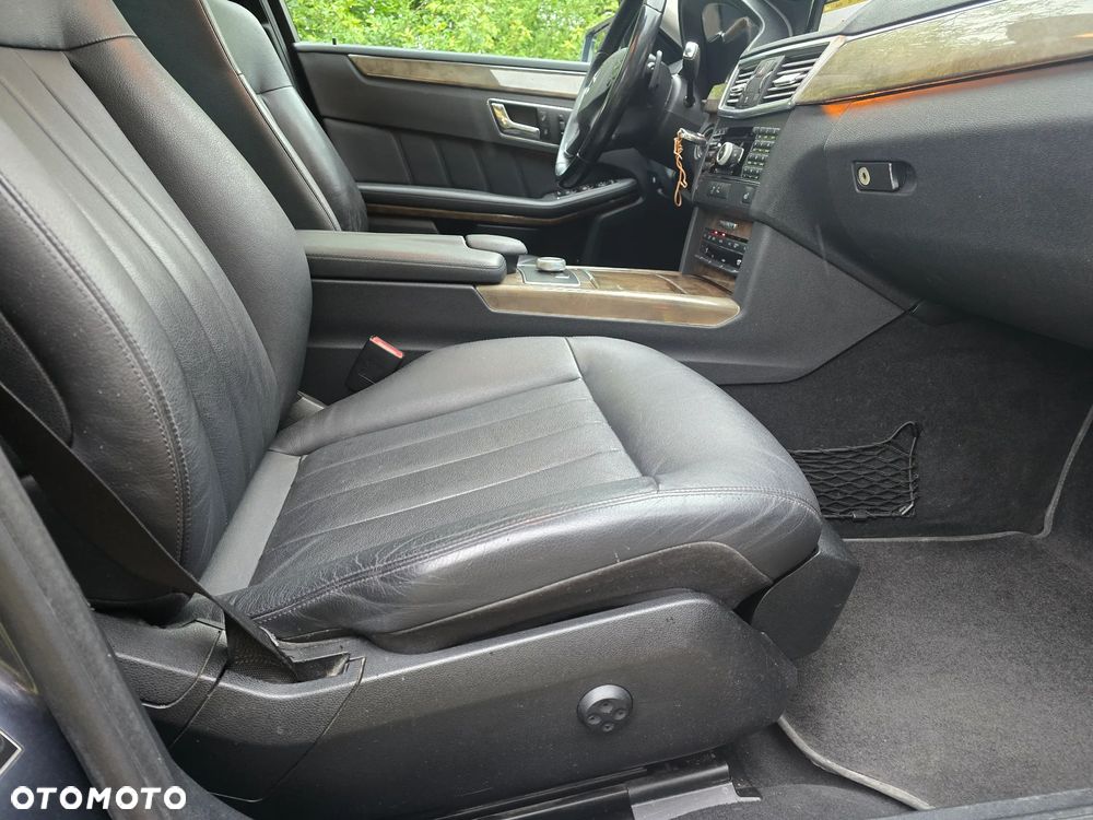 Mercedes-Benz Klasa E 350 CDI DPF BlueEFFICIENCY 7G-TRONIC Elegance - 29