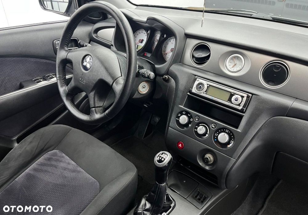Mitsubishi Outlander - 9