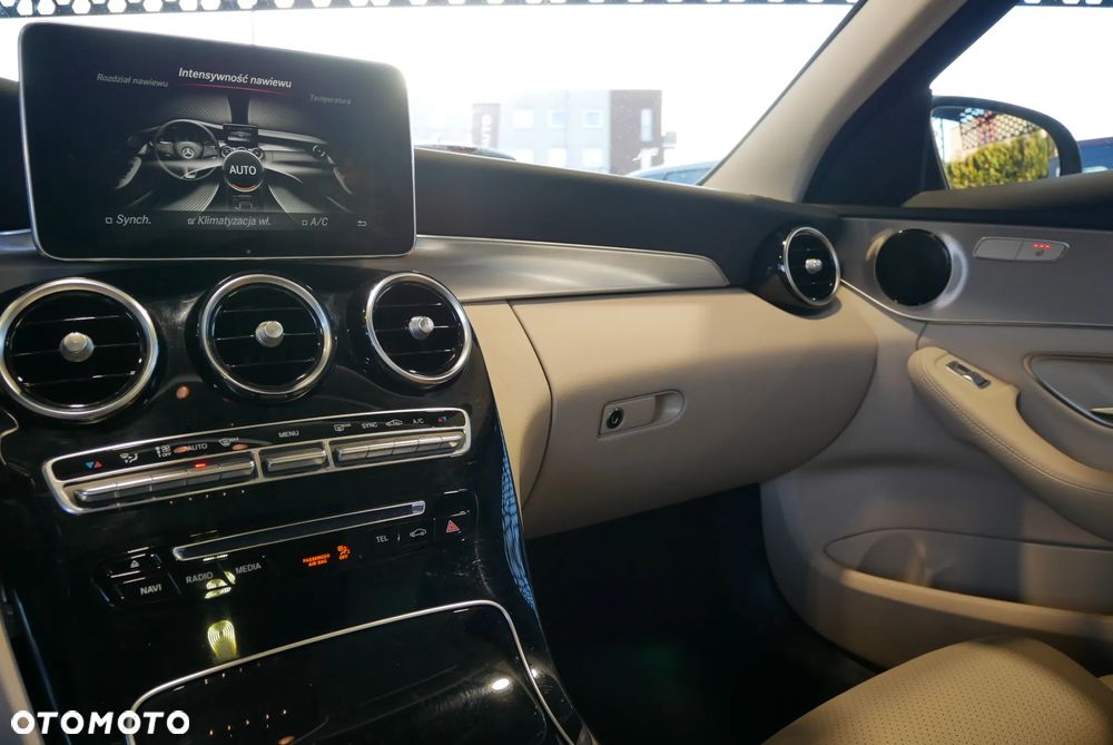 Mercedes-Benz Klasa C 200 4-Matic 9G-TRONIC - 29