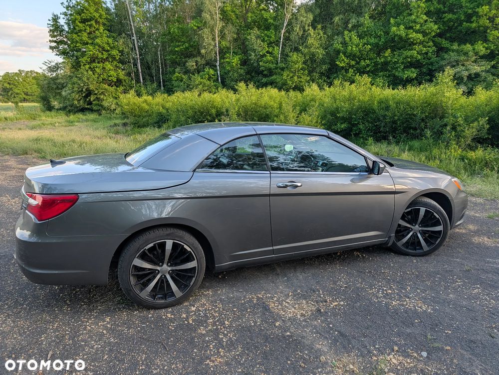 Chrysler 200 - 6