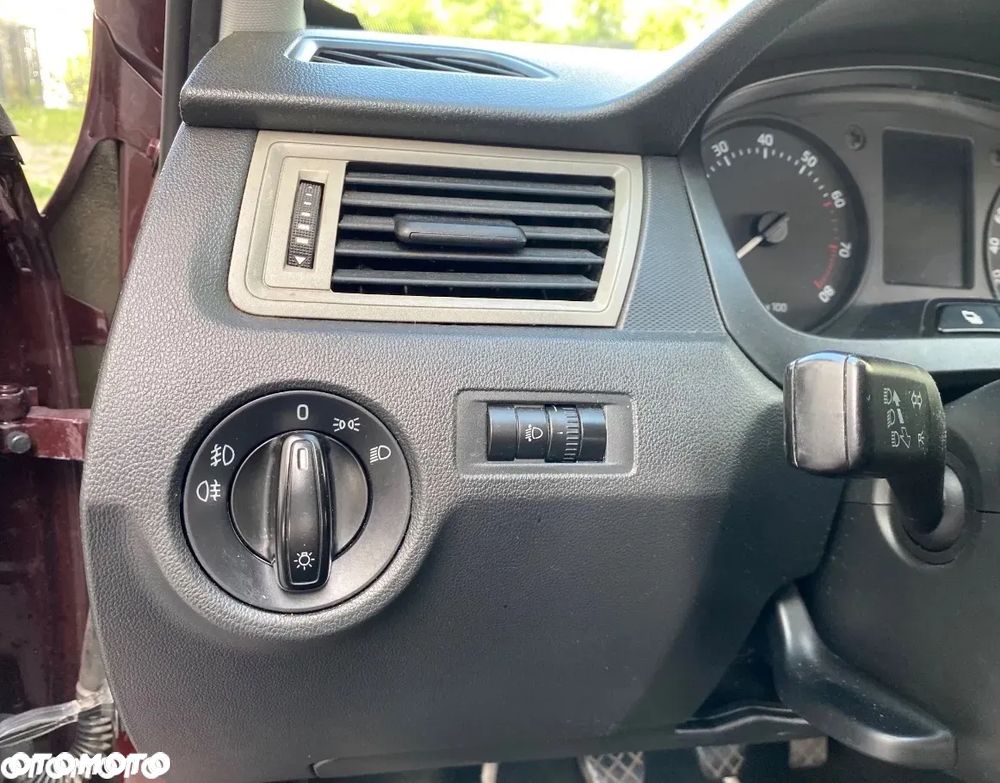 Skoda RAPID 1.2 TSI Style+ - 29