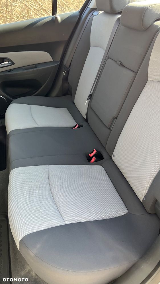 Chevrolet Cruze 1.6 Base - 10