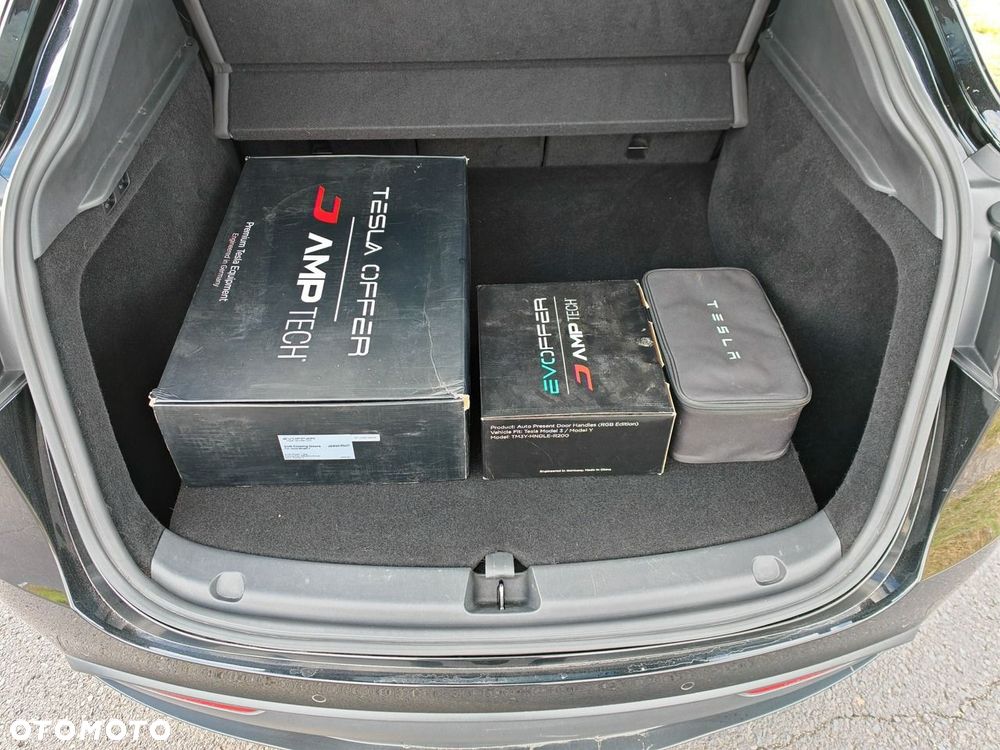 Tesla Model Y Performance Dual Motor AWD - 18