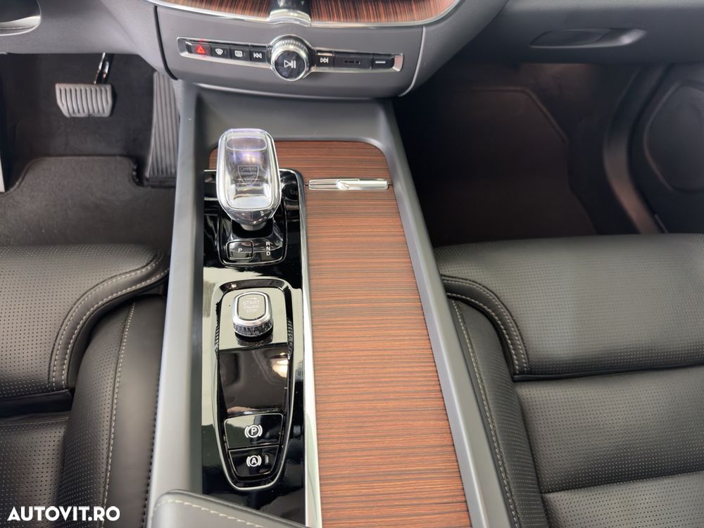 Volvo XC 60 Recharge T8 AWD AT Ultimate Bright - 19