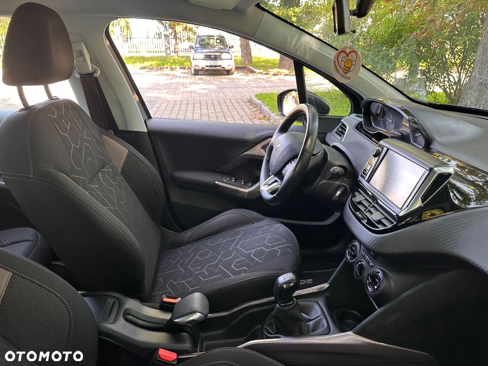 Peugeot 2008 1.2 Pure Tech Active S&S - 11