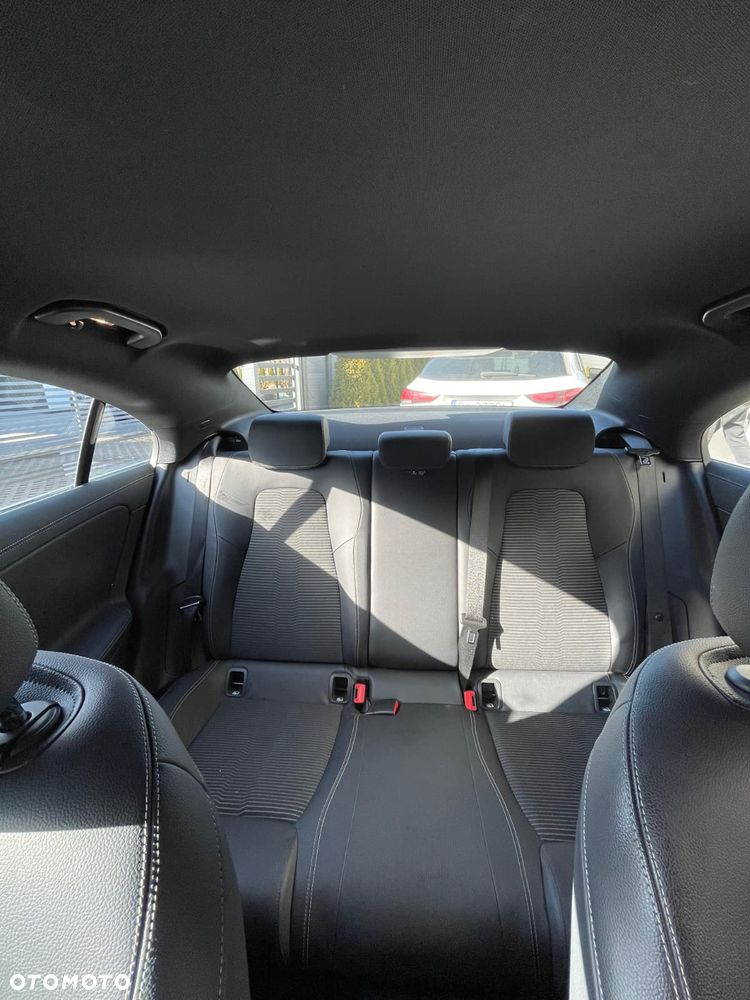 Mercedes-Benz CLA 180 Progressive 7G-DCT - 7