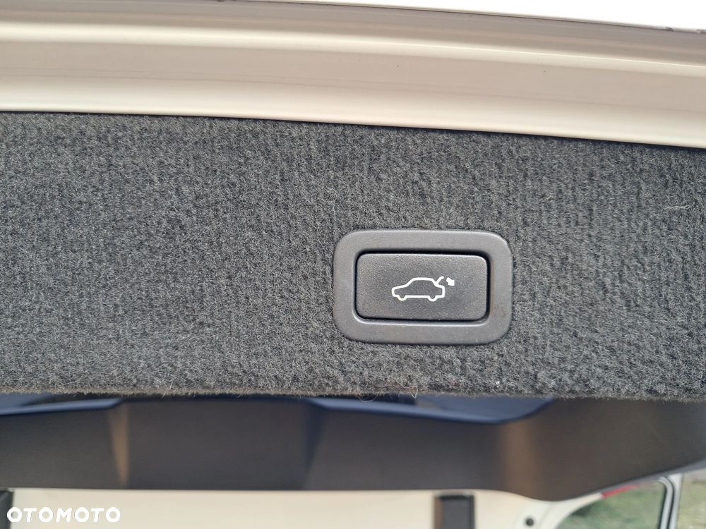 Volvo XC 70 2.4D Momentum - 16