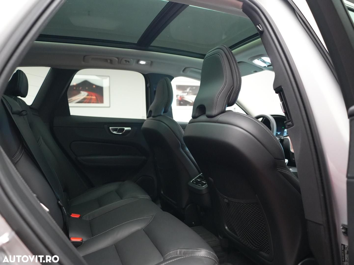 Volvo XC 60 B4 MHEV AT AWD Ultimate Dark - 22