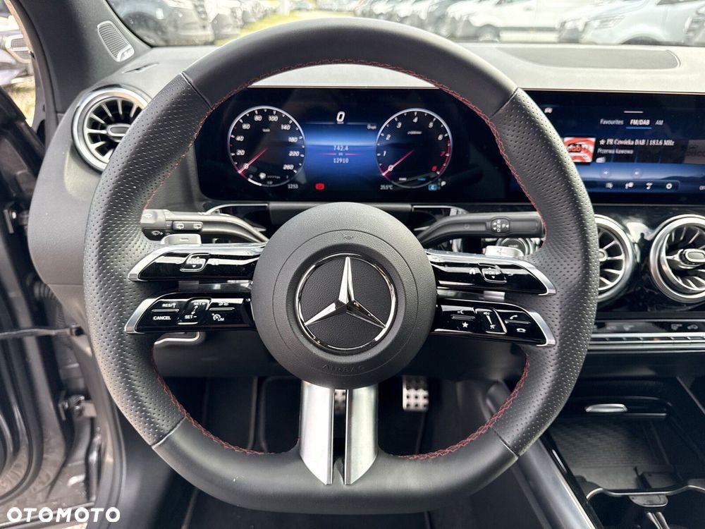 Mercedes-Benz GLA - 12