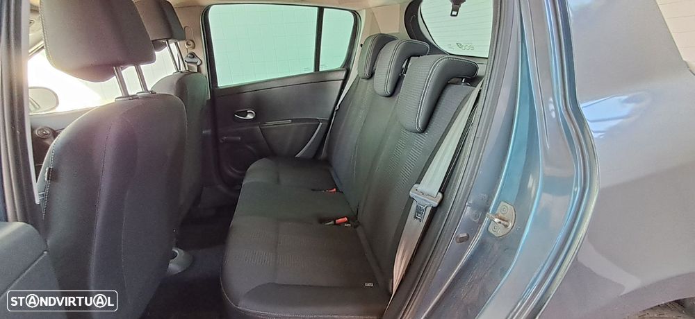 Renault Clio 1.2 16V Confort - 10