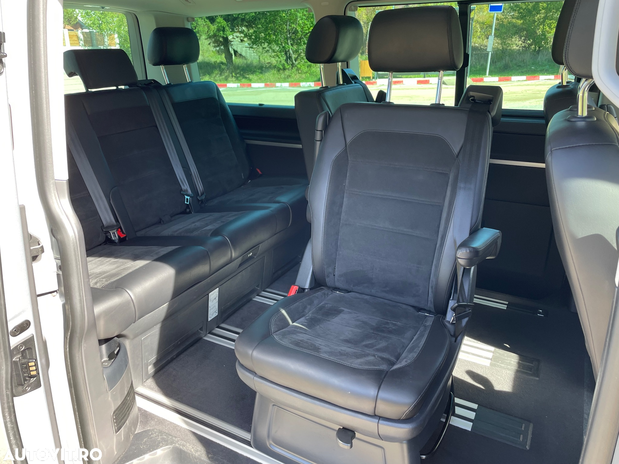 Volkswagen Multivan - 21