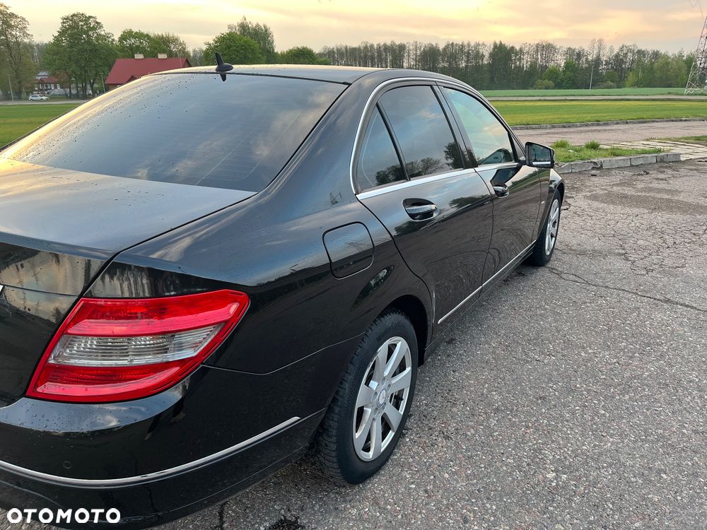Mercedes-Benz Klasa C 180 CGI Automatik BlueEFFICIENCY Avantgarde - 3