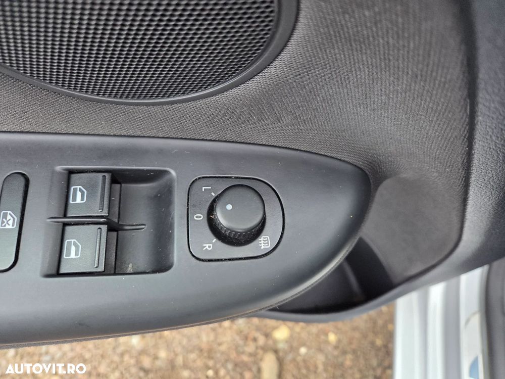 Volkswagen Golf Plus 2.0 TDI DPF Life - 13