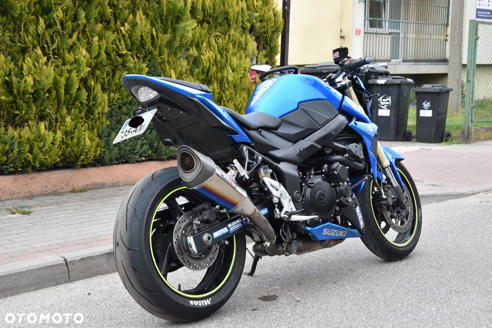 Suzuki GSR - 4