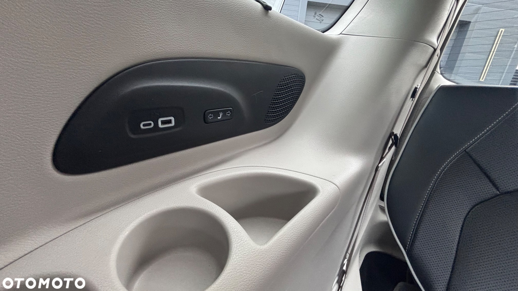 Chrysler Pacifica - 25