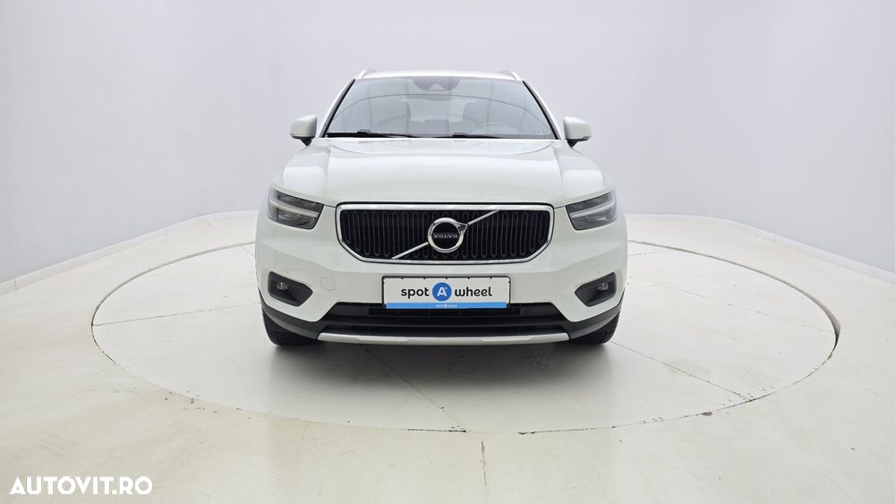 Volvo XC 40 T3 AT8 Momentum Pro - 3