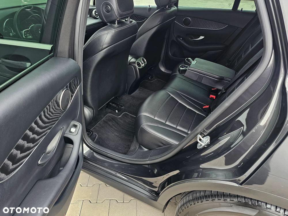 Mercedes-Benz GLC 220 d 4Matic 9G-TRONIC Exclusive - 25