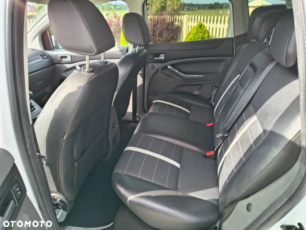 Ford Kuga 2.0 TDCi 2x4 Titanium - 24