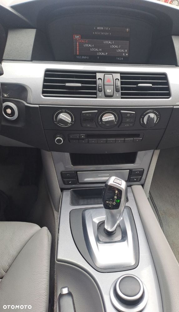 BMW Seria 5 525d xDrive - 10