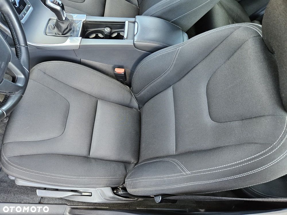 Volvo V60 D4 Momentum - 18