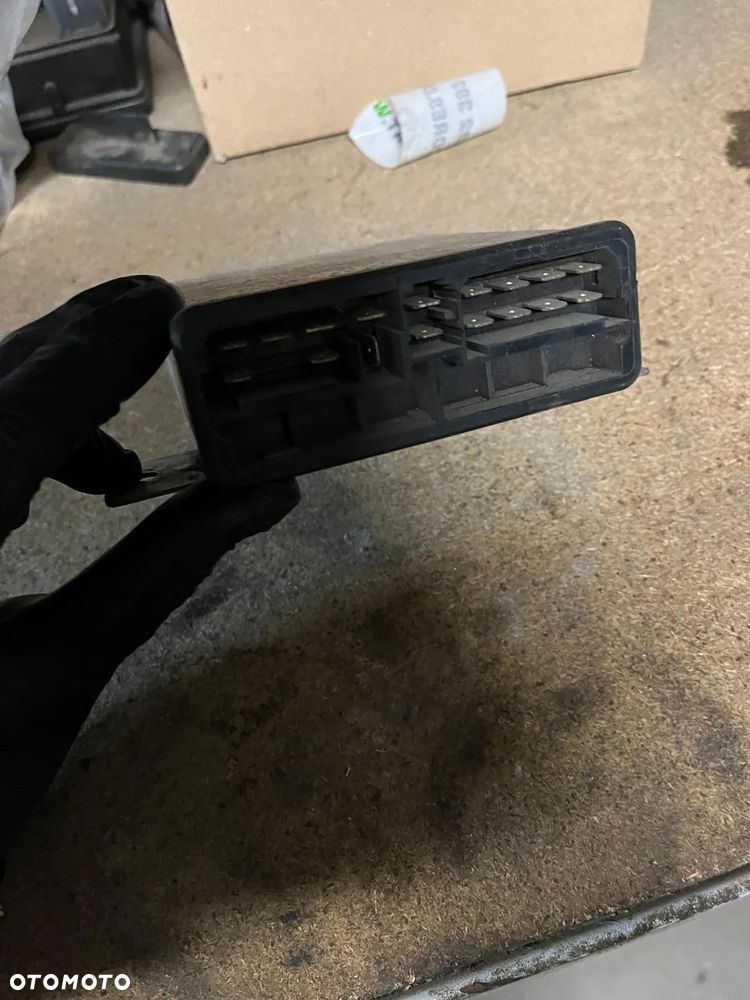 Jednostka sterująca nagrzewnicy dodatkowej Eberspacher 251599500000 12V,  Hella 5HB004881-12 - 2