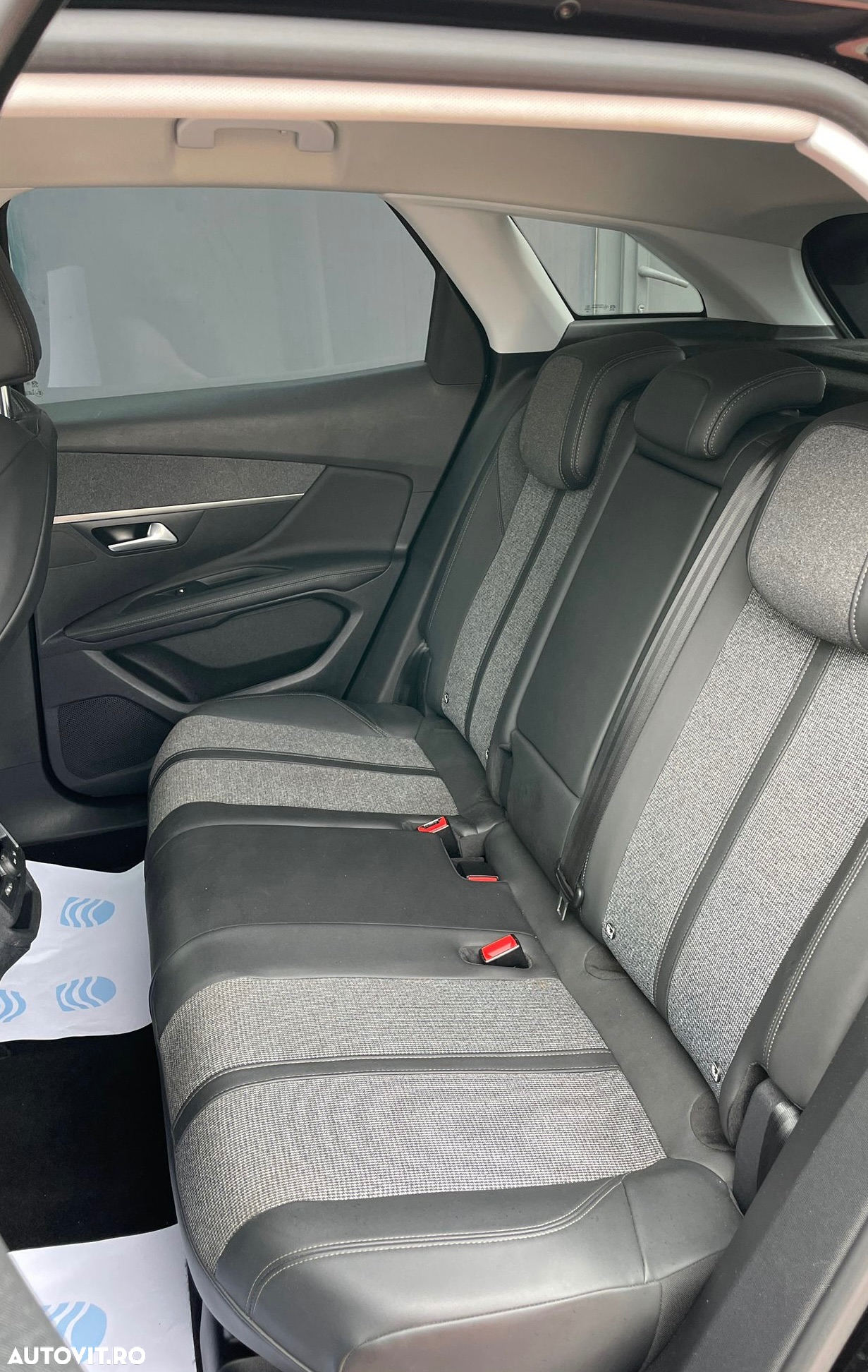 Peugeot 3008 PureTech 130 Stop & Start GPF Allure - 18