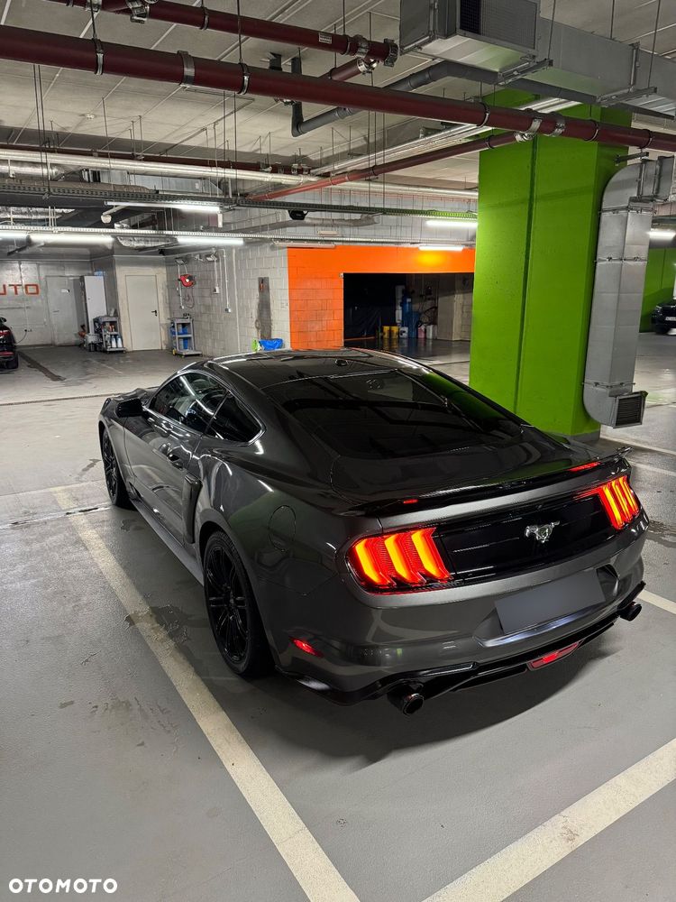 Ford Mustang - 7