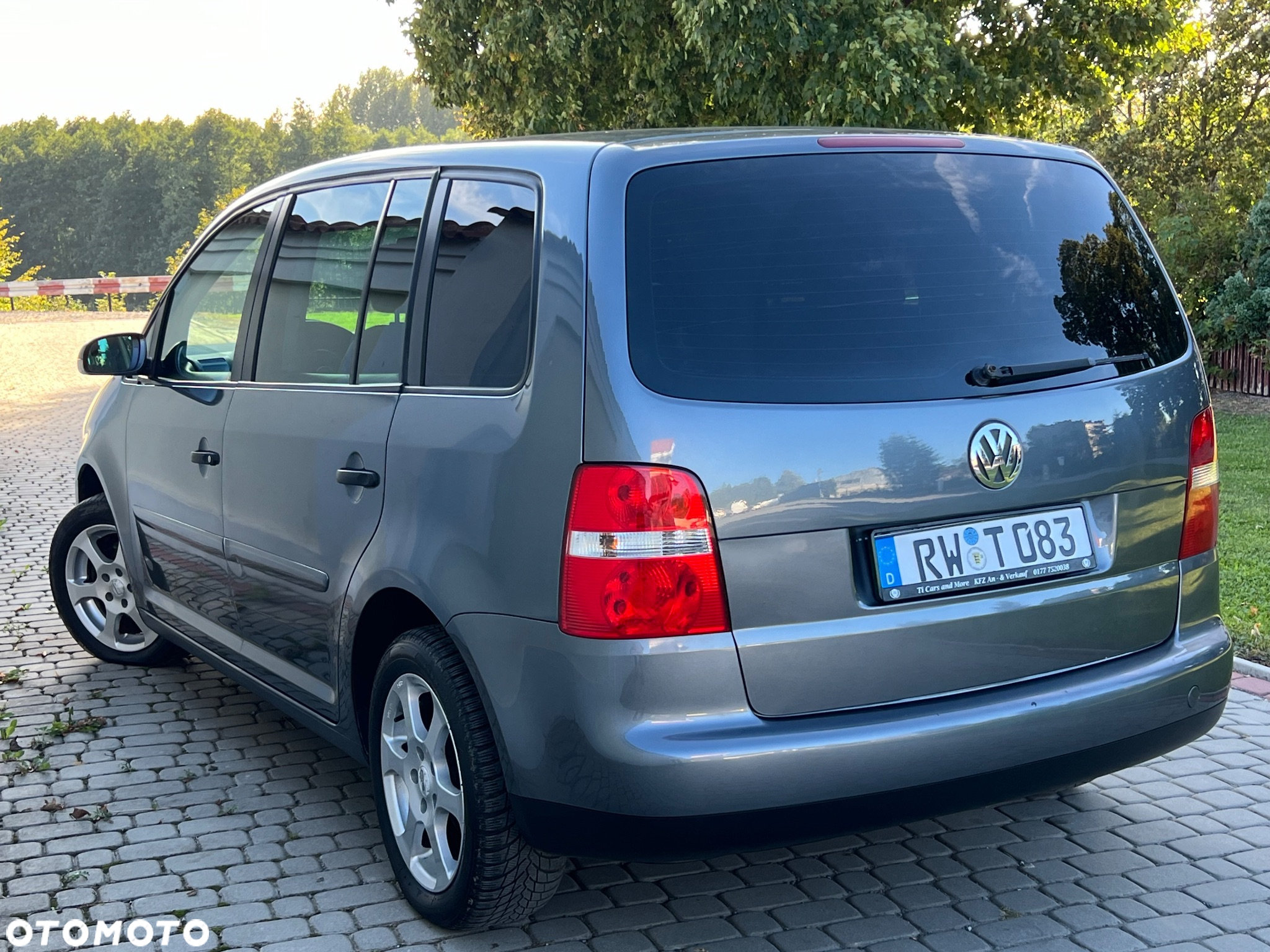 Volkswagen Touran - 26
