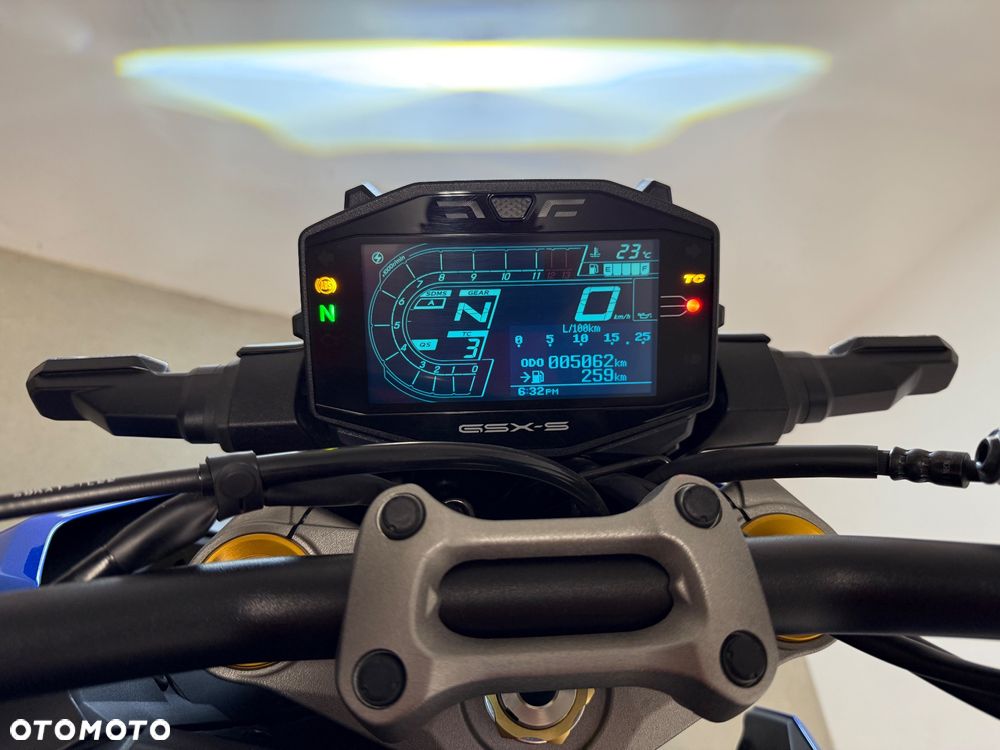 Suzuki GSX 1000 - 21