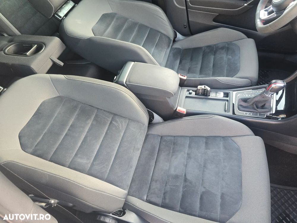 Volkswagen Golf - 10