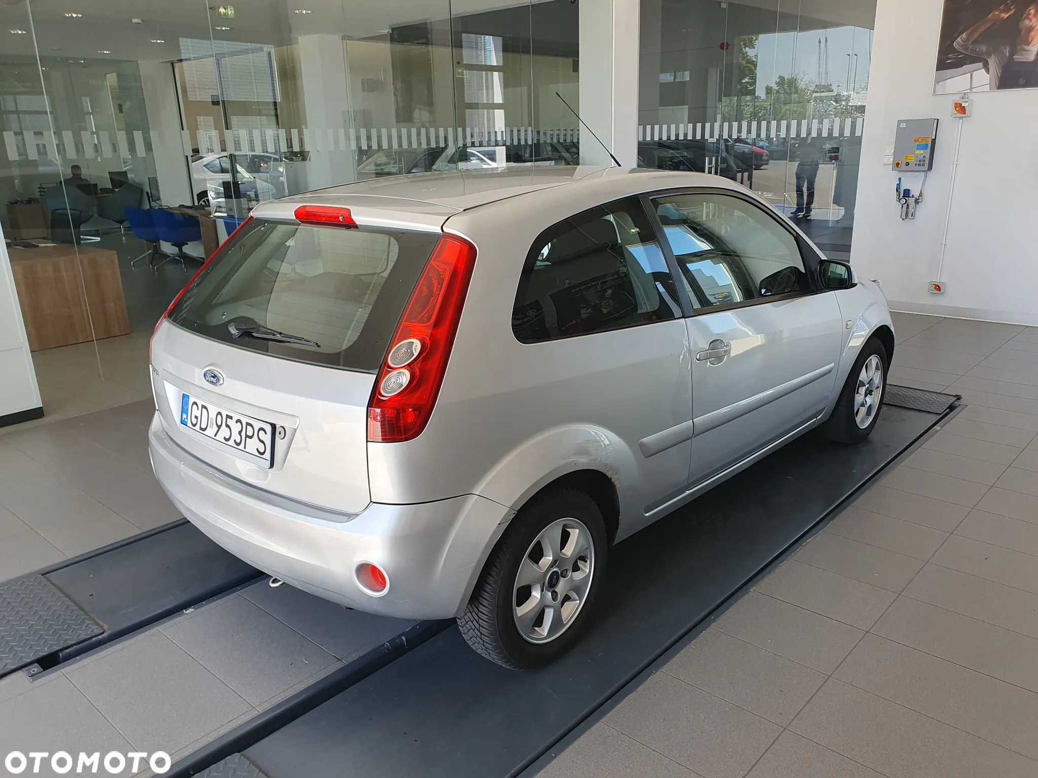 Ford Fiesta 1.4 Ambiente - 3