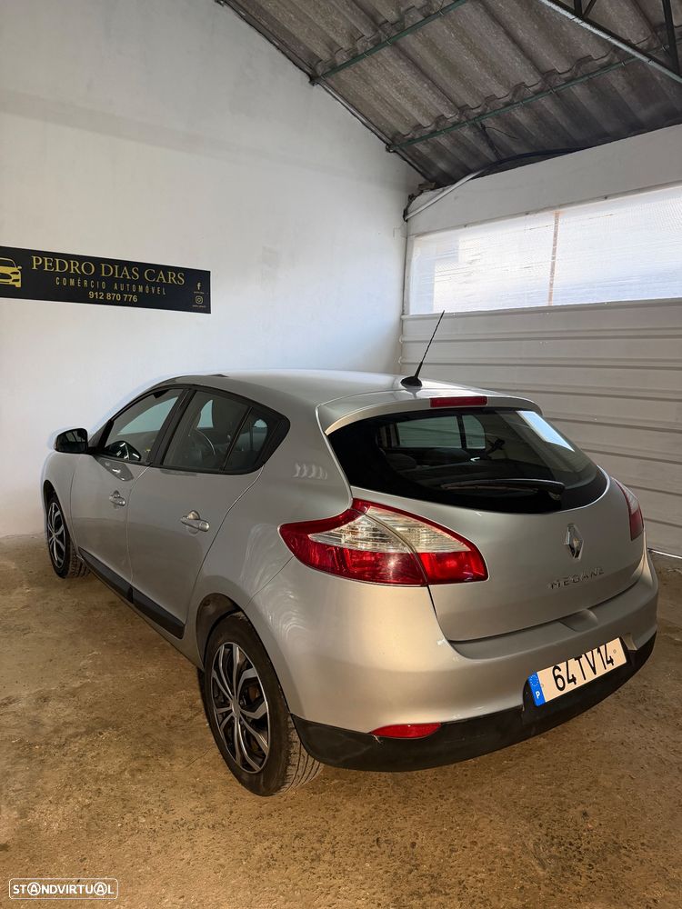 Renault Mégane 1.5 dCi Dynamique - 4