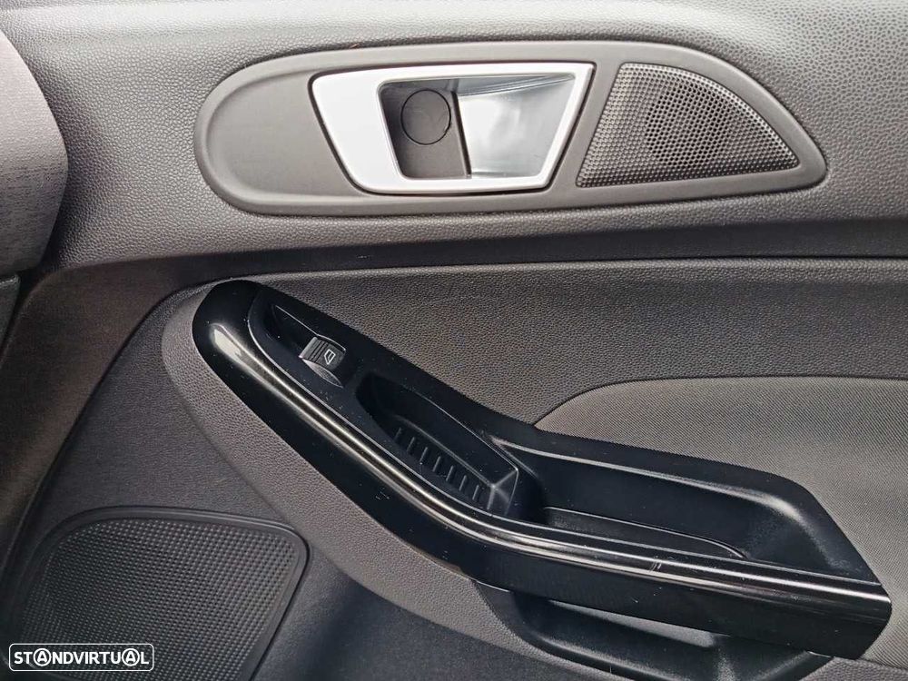 Ford Fiesta 1.5 TDCi Titanium - 19