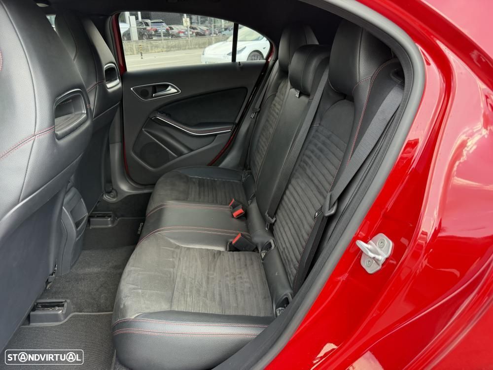 Mercedes-Benz A 180 d AMG Line - 14