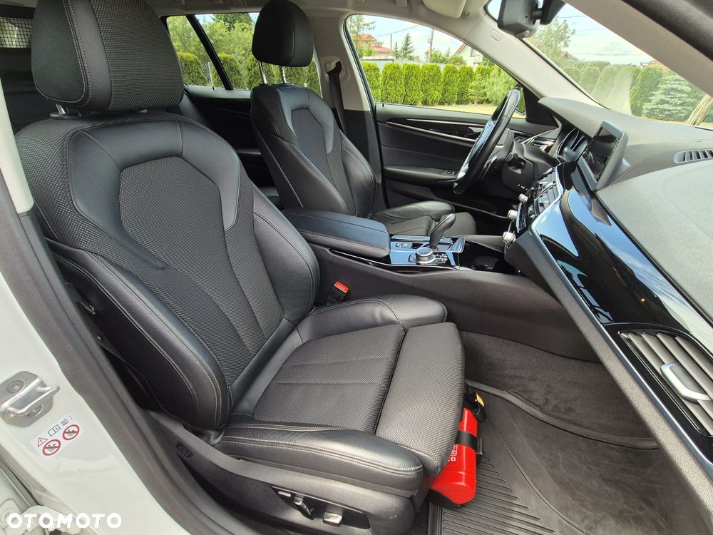 BMW Seria 5 518d Sport Line - 13